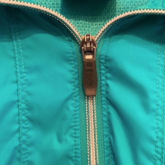 Women's Packable Columbia Rain Jacket - Picture 8 of 8